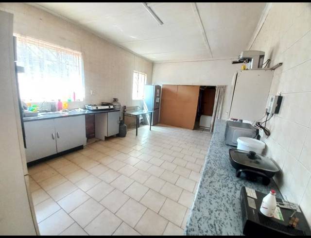 5 BEDROOM HOUSE FOR SALE IN PRIMROSE